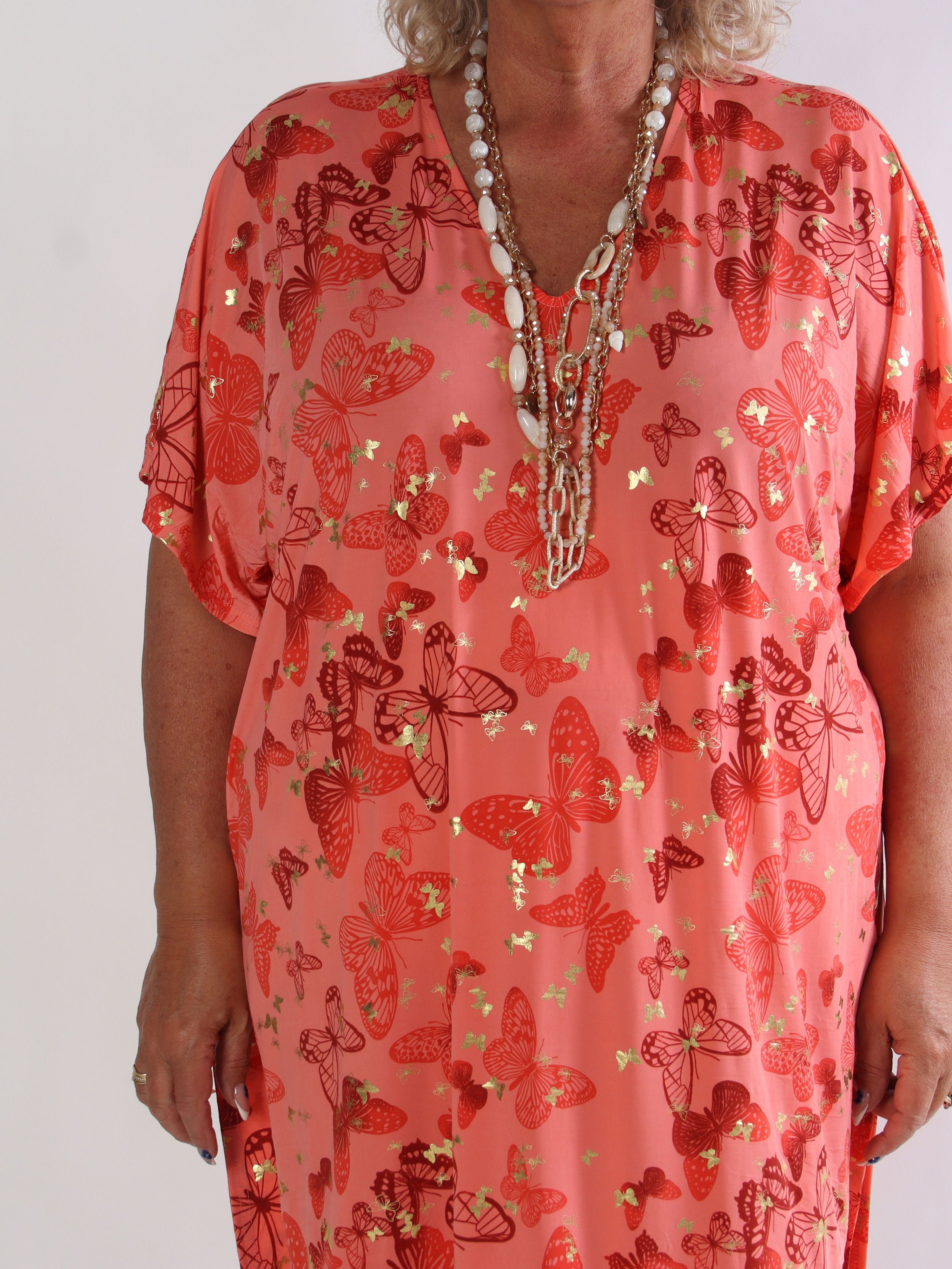 Reem Butterfly - Elastisk plus size kjole med sommerfugleprint og v-udskæring
